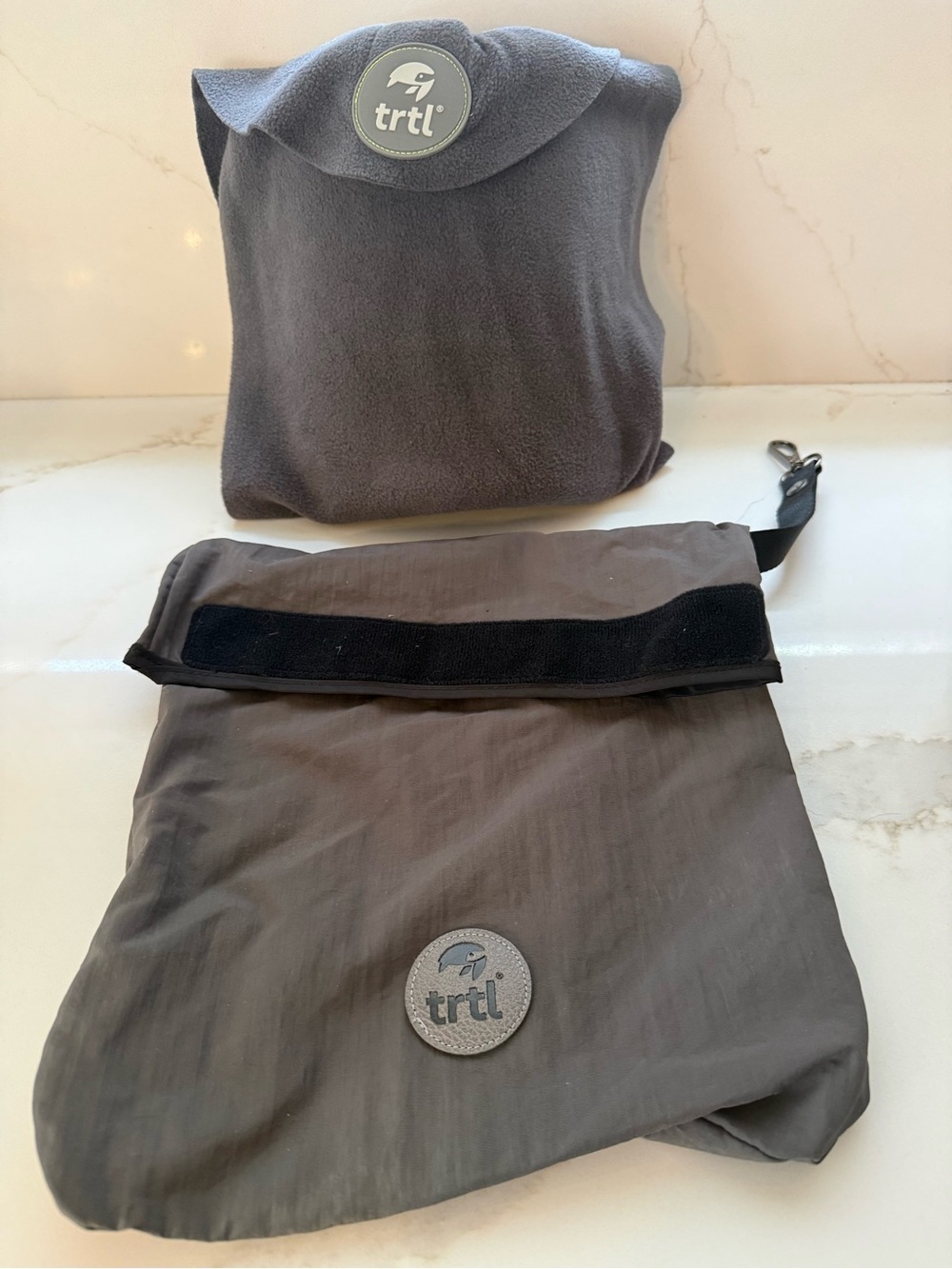 trtl Travel Neck Pillow & Carry Pouch - Gray flaw